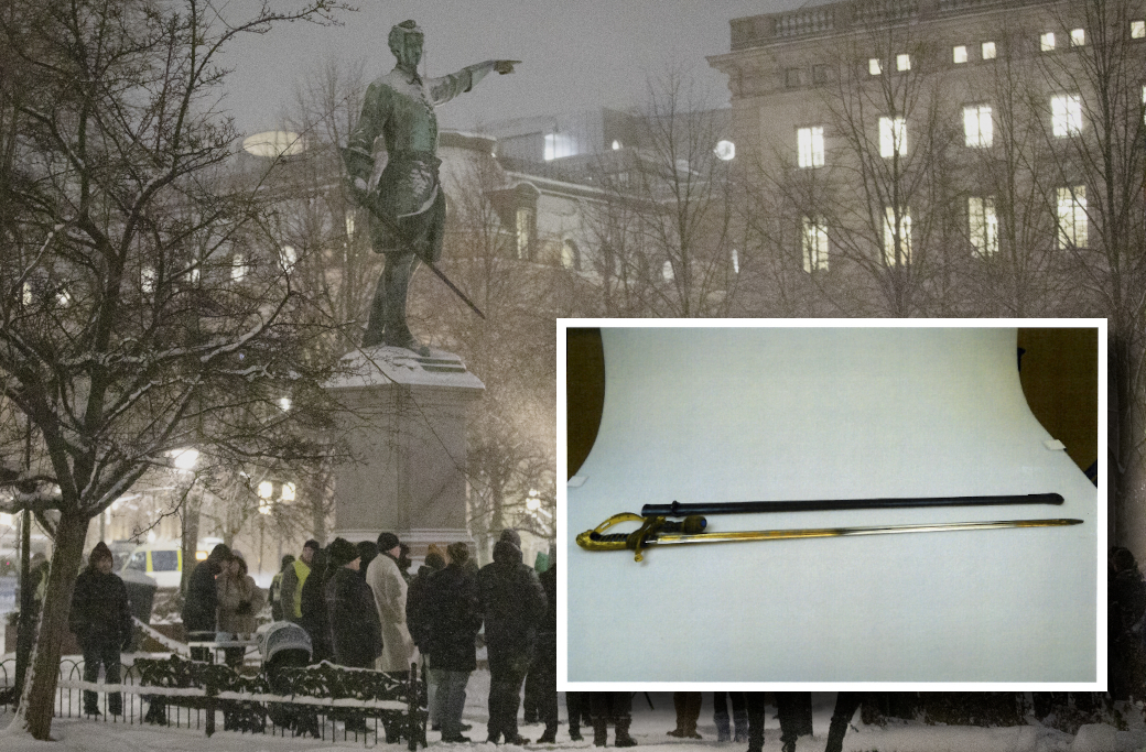 Ett 70-tal personer var på plats vid Karl den XII-firandet i Stockholm 2023. Polisen beslagtog en värja från en av de medverkande.