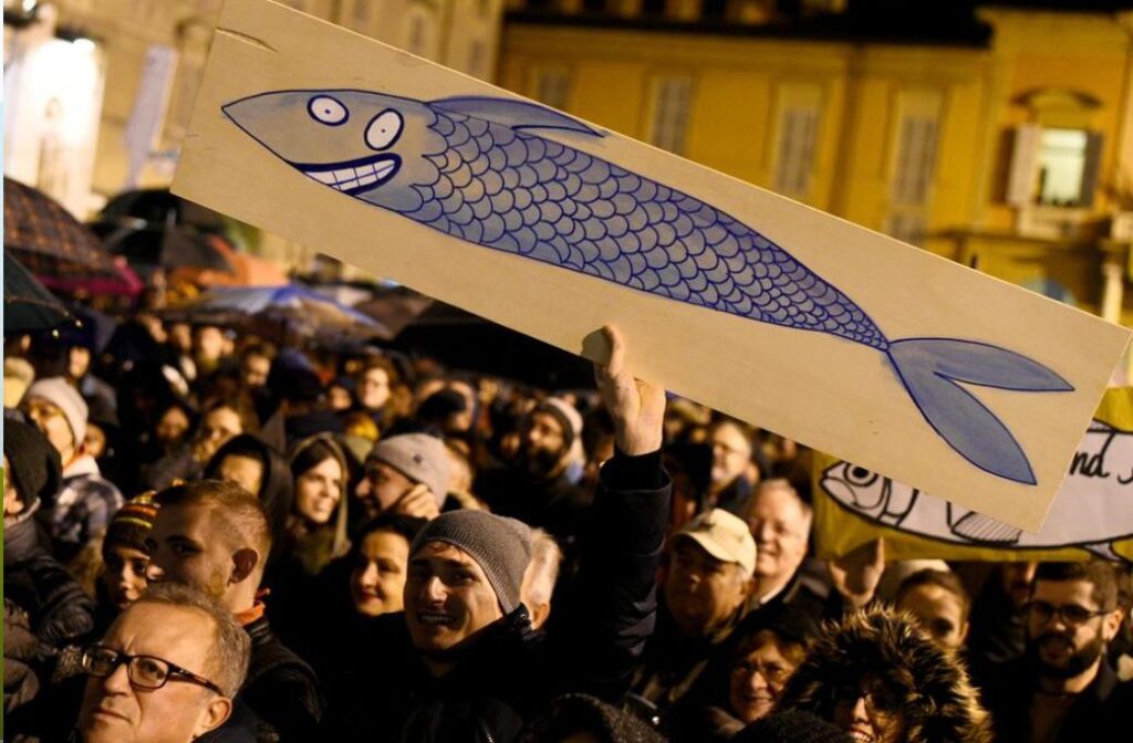 Sardinrörelsen i Italien samlade tiotusentals demonstranter mot ytterhögerpartiet Lega.