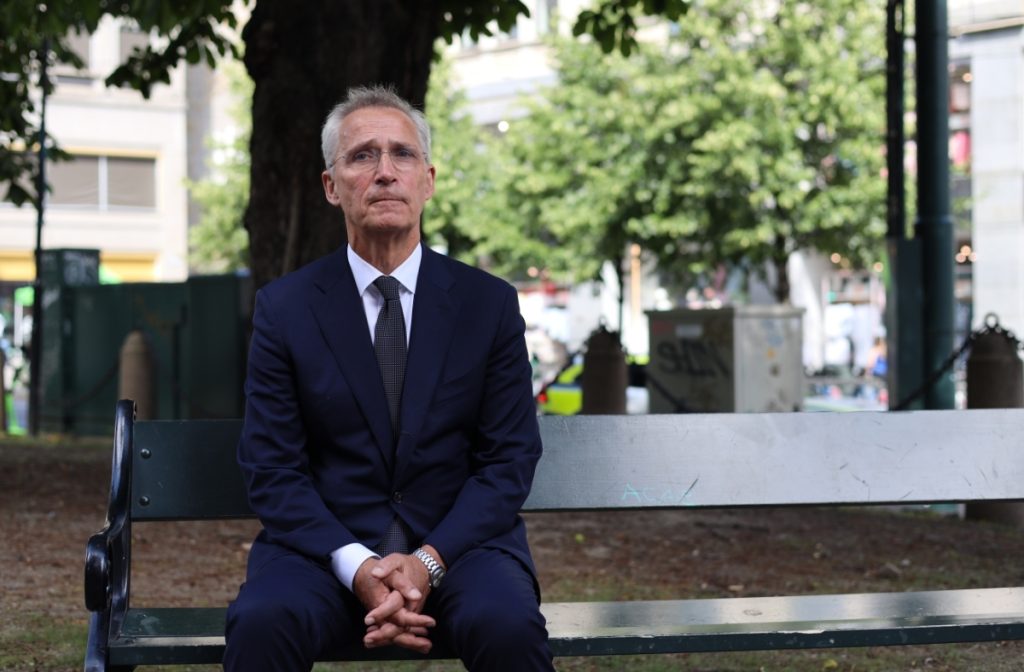 Jens Stoltenberg (AP) var statsminister för 15 år sedan. Vid tiden för terrorattentatet i centrala Oslo förberedde han det tal han planerat att hålla ute på Utøya under ungdomsförbundets årliga läger.