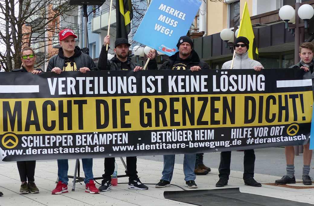 Aktivister från Identitäre Bewegung vid en Alternativ för Tyskland-demonstration 2016. 