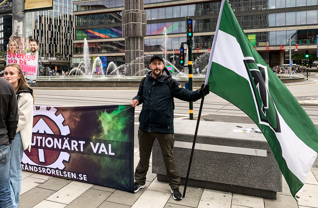 Nordiska motståndsrörelsen valkampanjar i Stockholm. 